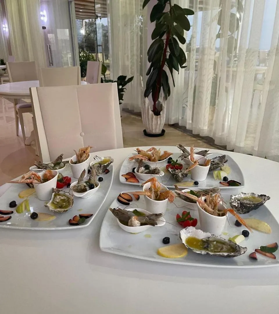 Envi Hotel Radhimë