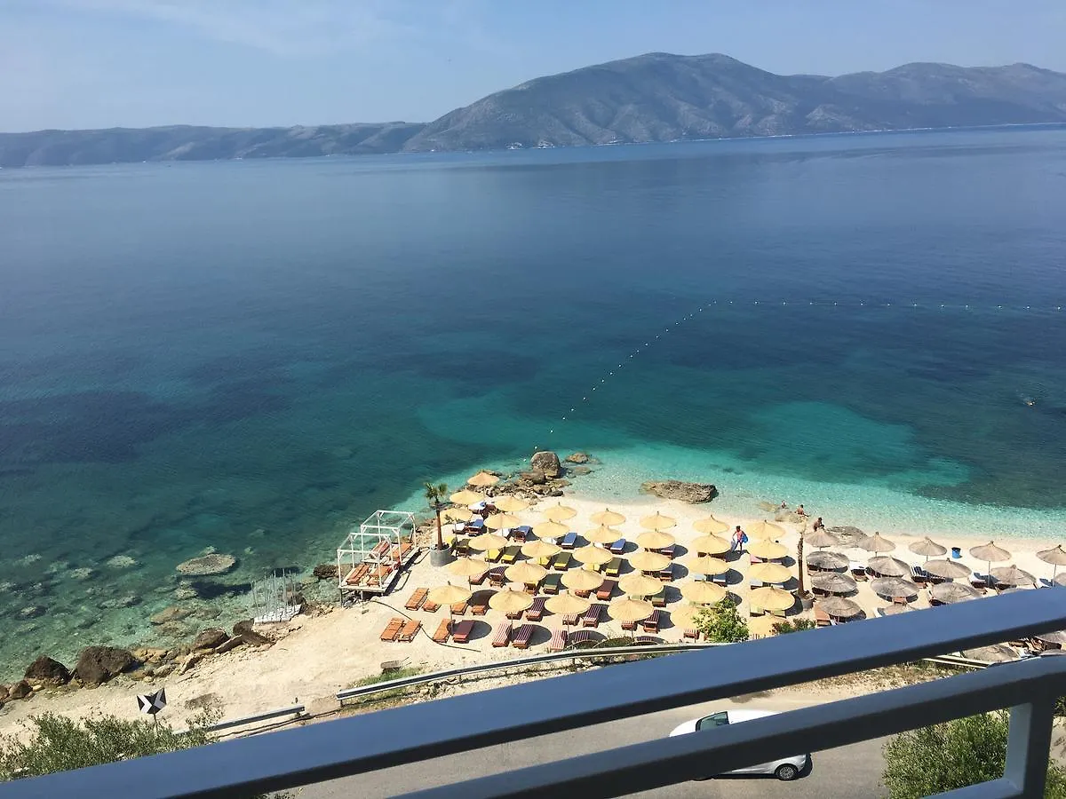 Envi Hotel Radhimë 3*,