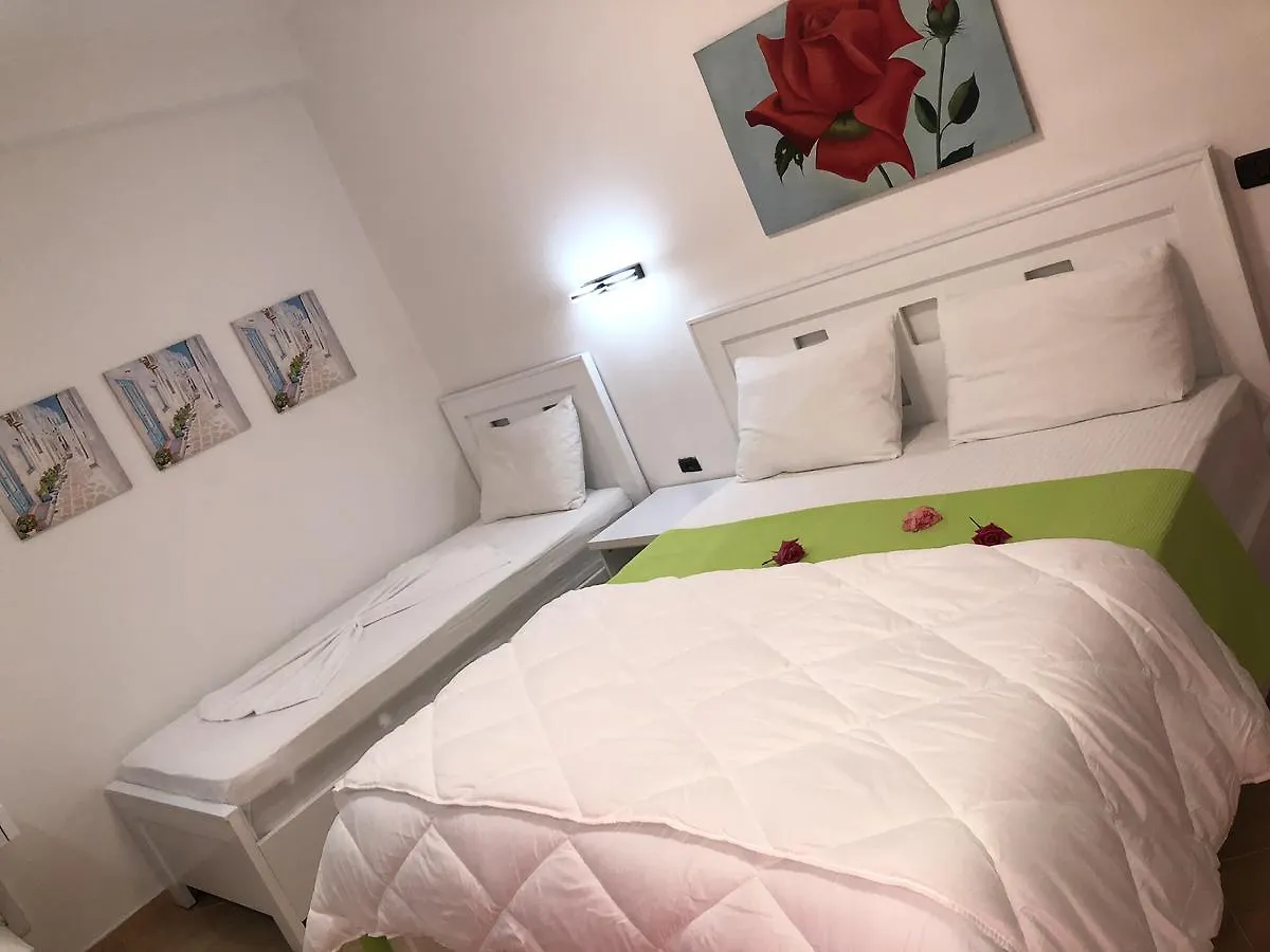 Envi Hotel Radhimë 3*,