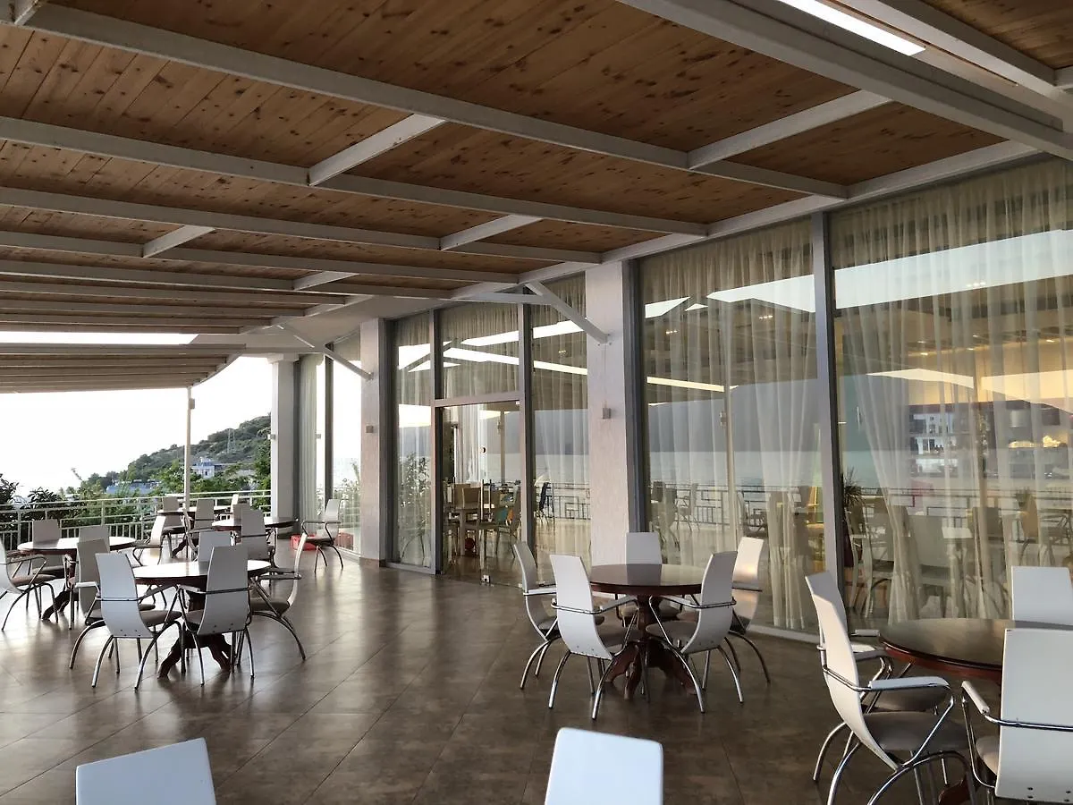 Envi Hotel Radhimë