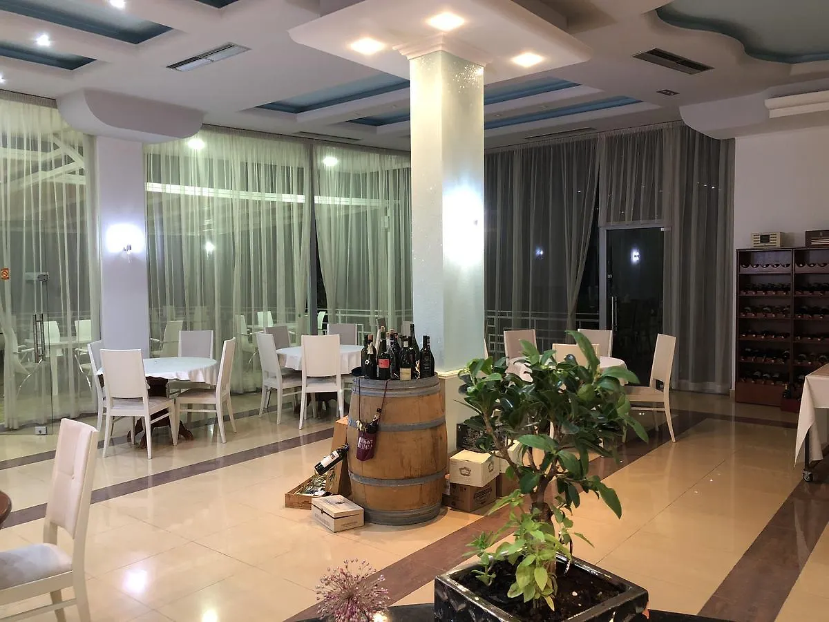 ***  Envi Hotel Radhimë 알바니아