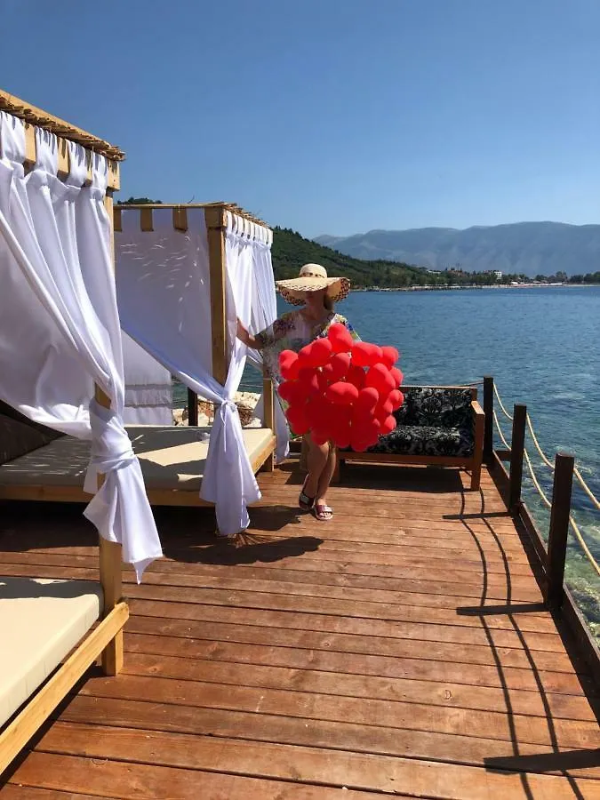 Envi Hotel Radhimë 3*,